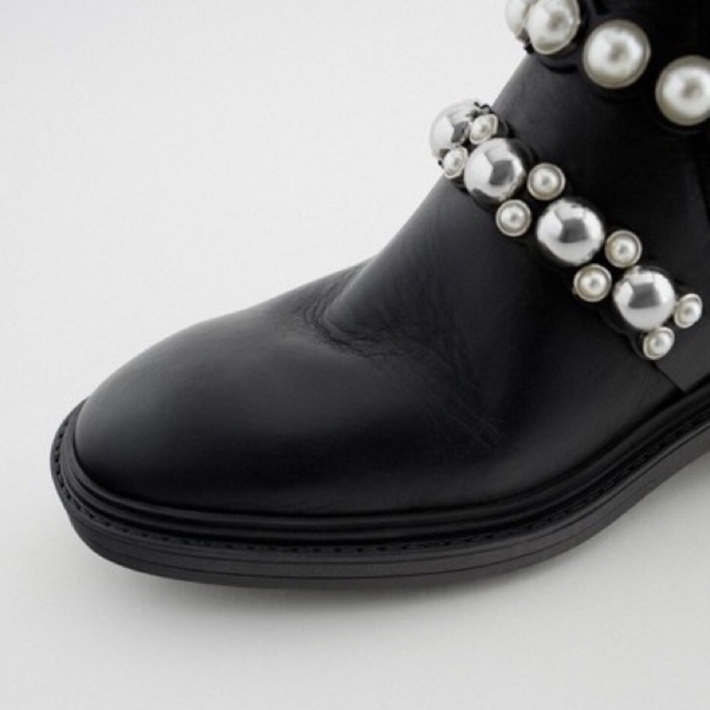 NWT. Zara Low Heel Ankle Boots. Size 8. - Picture 3 of 7